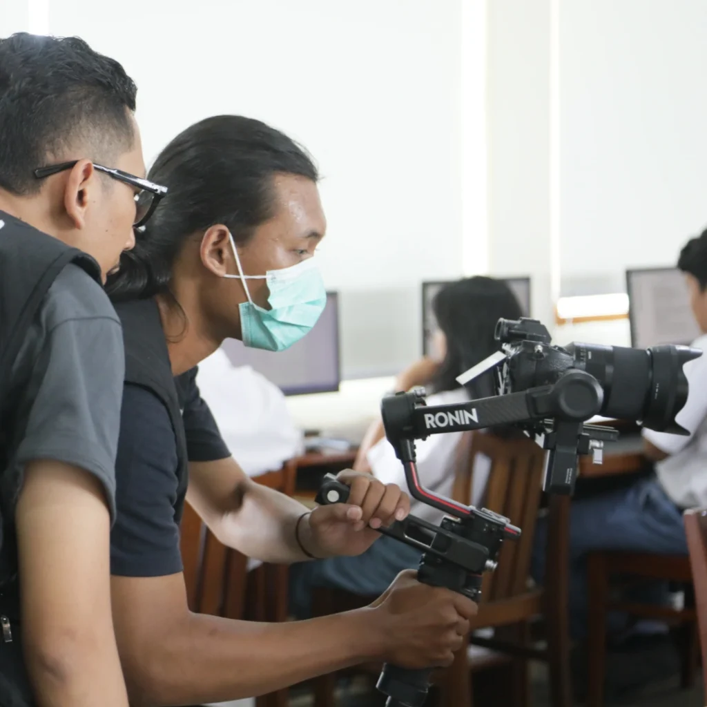 Pada tahap ini, kami merancang alur cerita dan memvisualisasikan konsep video secara detail untuk memastikan hasil sesuai visi Anda. Dengan perencanaan yang matang, kami mengintegrasikan elemen kreatif dan strategis agar video dapat menyampaikan pesan secara efektif.