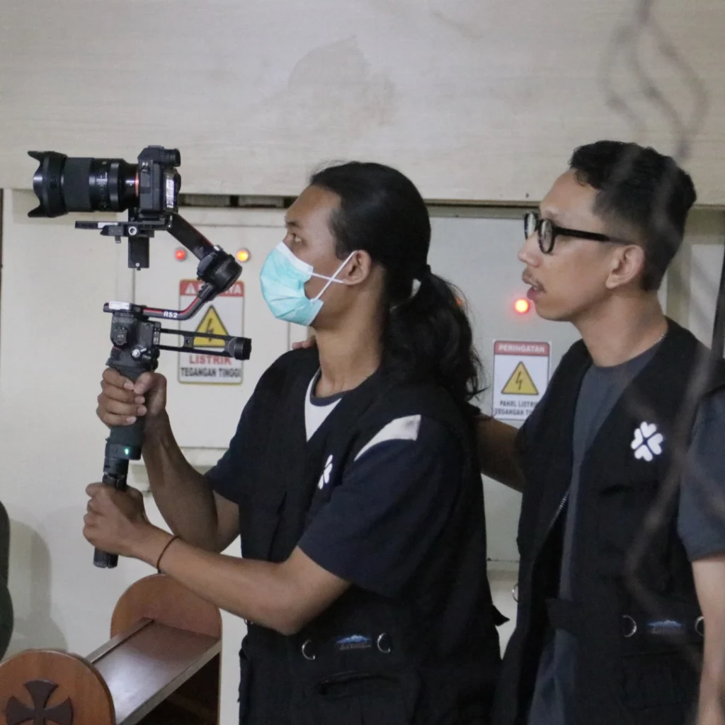 Kami menggunakan peralatan dan teknik terbaru yang canggih untuk menghasilkan produksi dengan kualitas tertinggi, memastikan setiap detail diperhatikan. Hasilnya, tentu saja, memuaskan dan sesuai harapan, memberikan pengalaman visual yang tak terlupakan bagi audiens. Selain itu, kami terus berinovasi untuk menghadirkan karya yang tidak hanya memenuhi ekspektasi, tetapi juga melampaui standar industri yang ada.