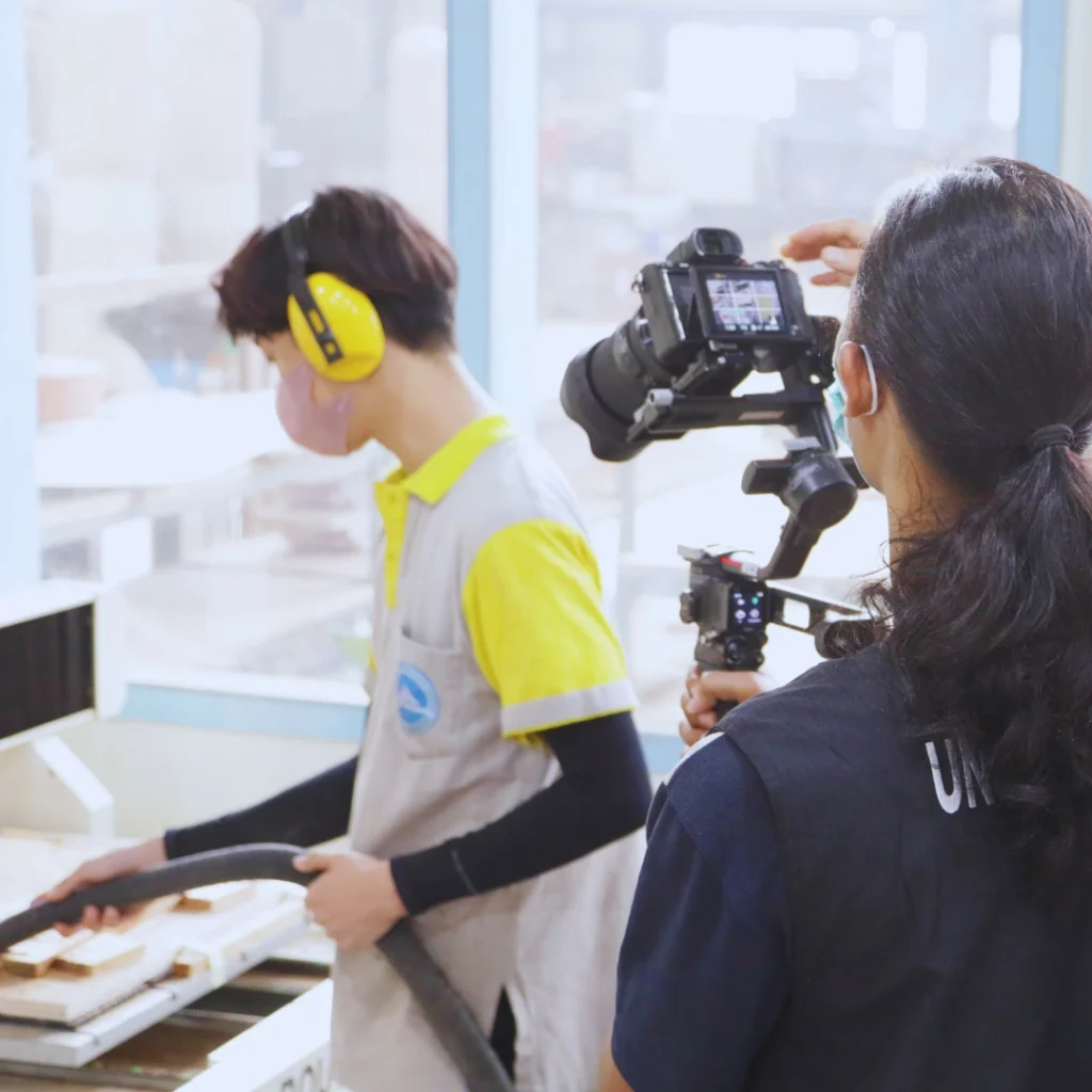 Setiap karya yang dihasilkan oleh Unicam Studio selalu memiliki kualitas tinggi, karena kami mengutamakan detail dalam setiap tahap produksi. Kami menggunakan peralatan modern dan teknologi terkini untuk memastikan hasil yang maksimal pada setiap proyek. Selain itu, kami menerapkan teknik terbaru untuk meningkatkan kualitas dan efisiensi dalam proses produksi.